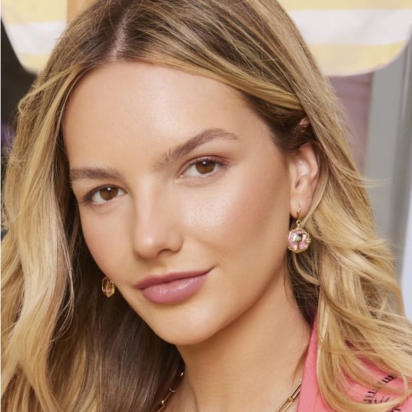 Barbie™ x Kendra Scott Gold Drop Earrings in Pink Iridescent Glitter Glass - Picture 3 of 12